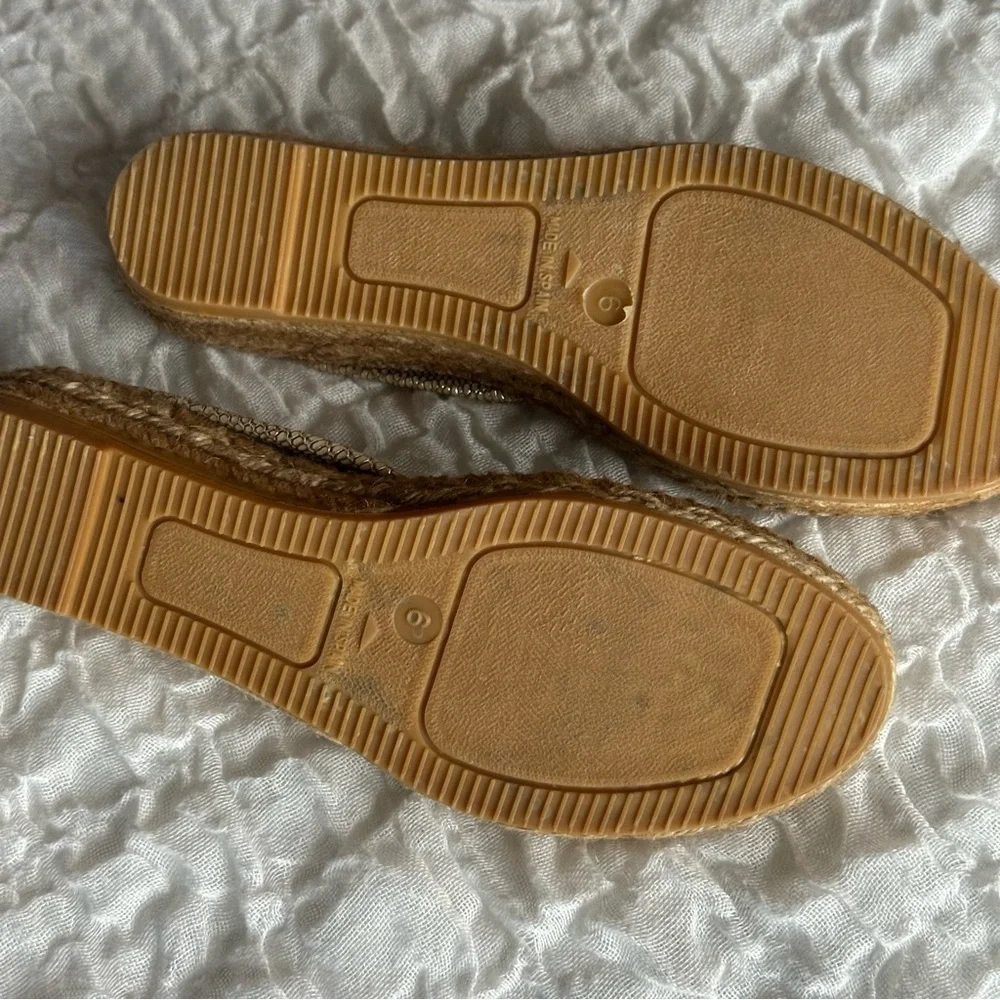 Andre Assous Metallic Gold Leather Espadrille Flats Resort Vacation 6